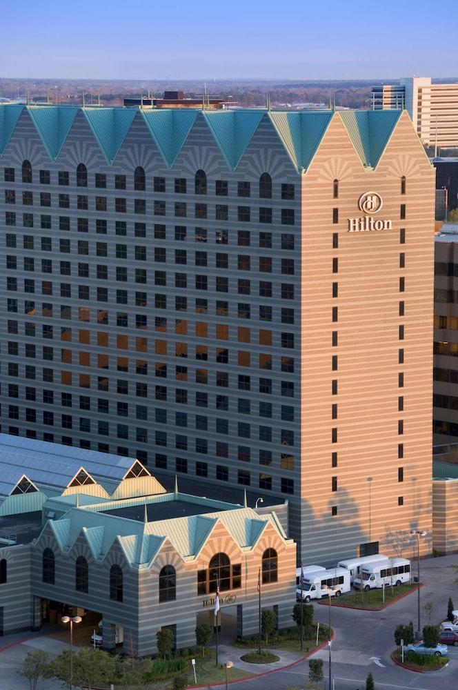 Hilton Houston North Hotel Bagian luar foto