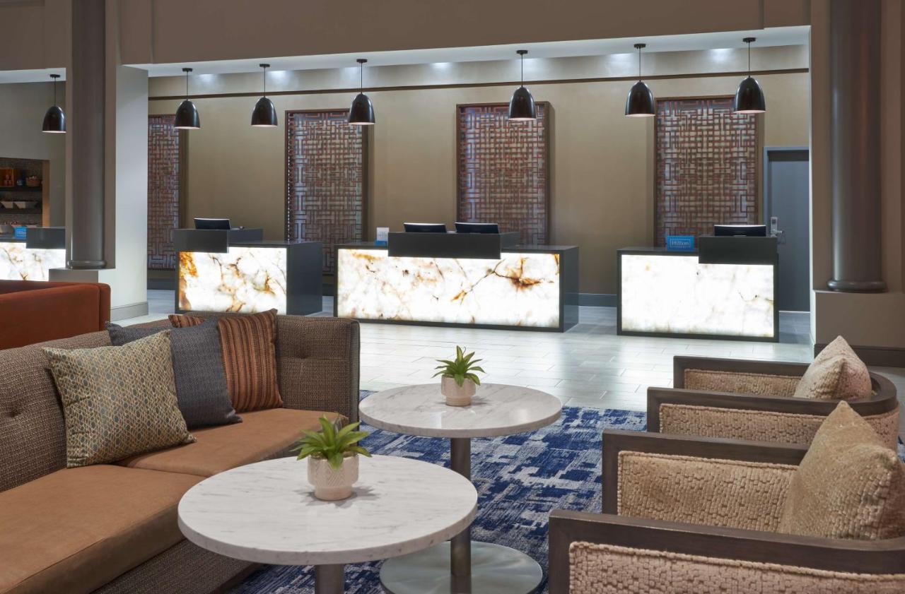 Hilton Houston North Hotel Bagian luar foto