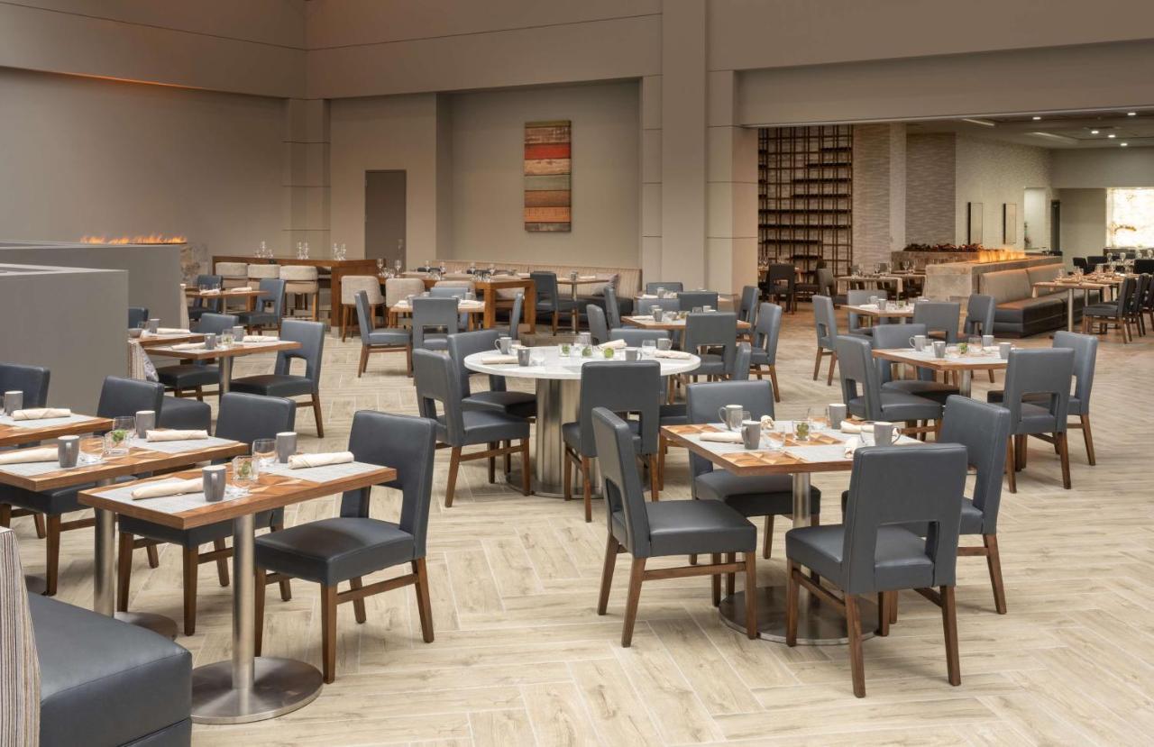 Hilton Houston North Hotel Bagian luar foto
