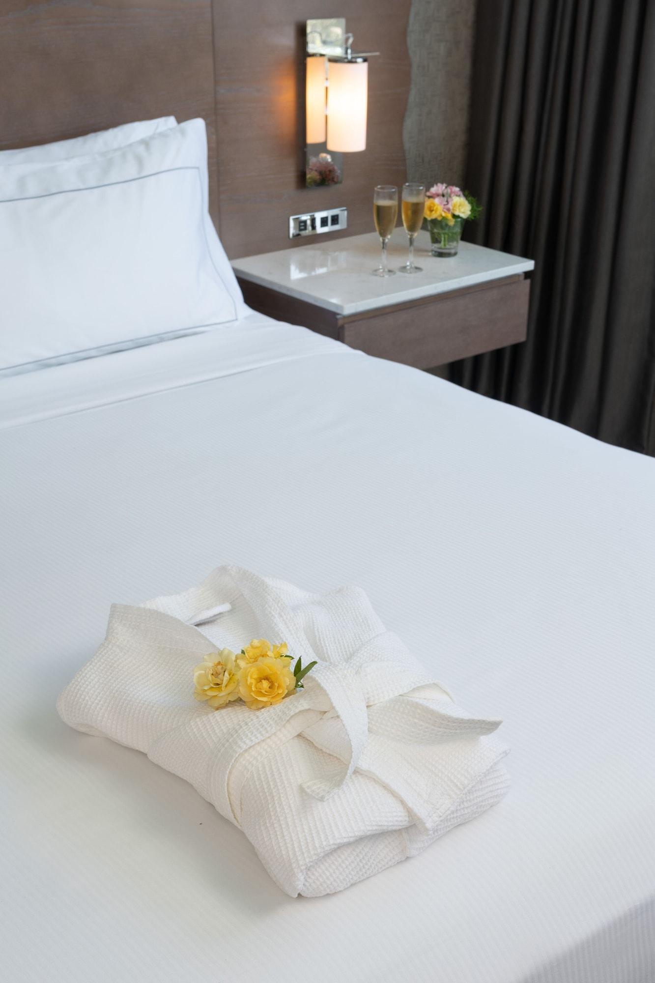 Hilton Houston North Hotel Bagian luar foto