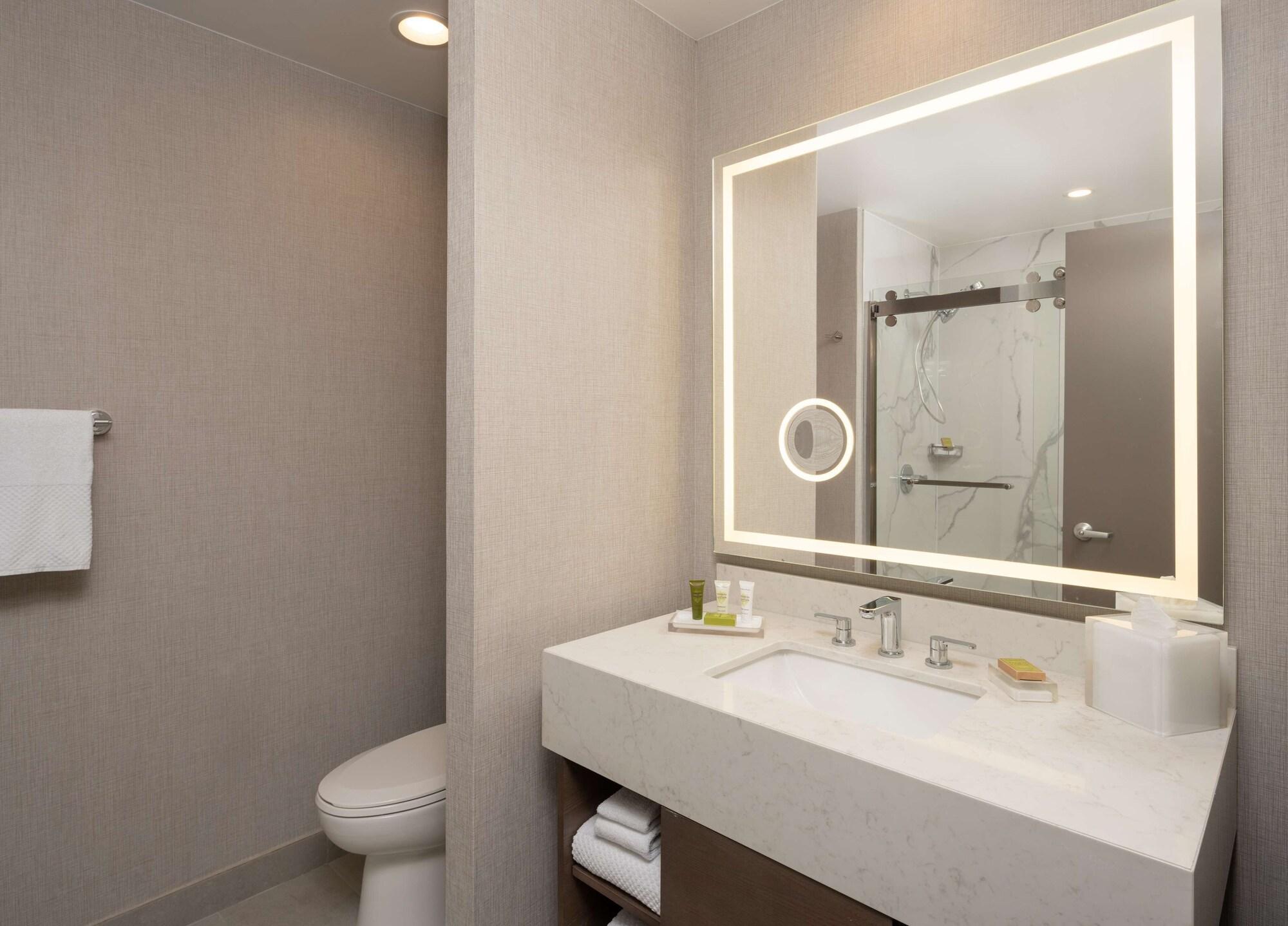 Hilton Houston North Hotel Bagian luar foto