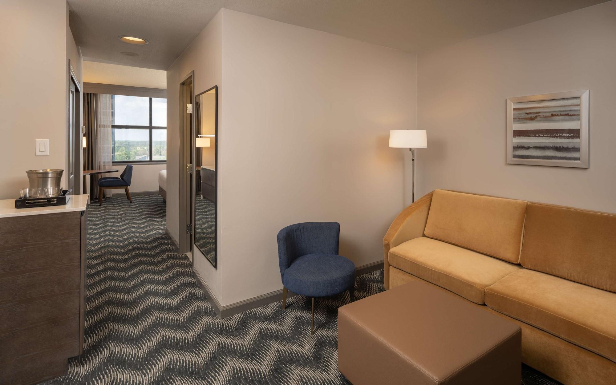 Hilton Houston North Hotel Bagian luar foto
