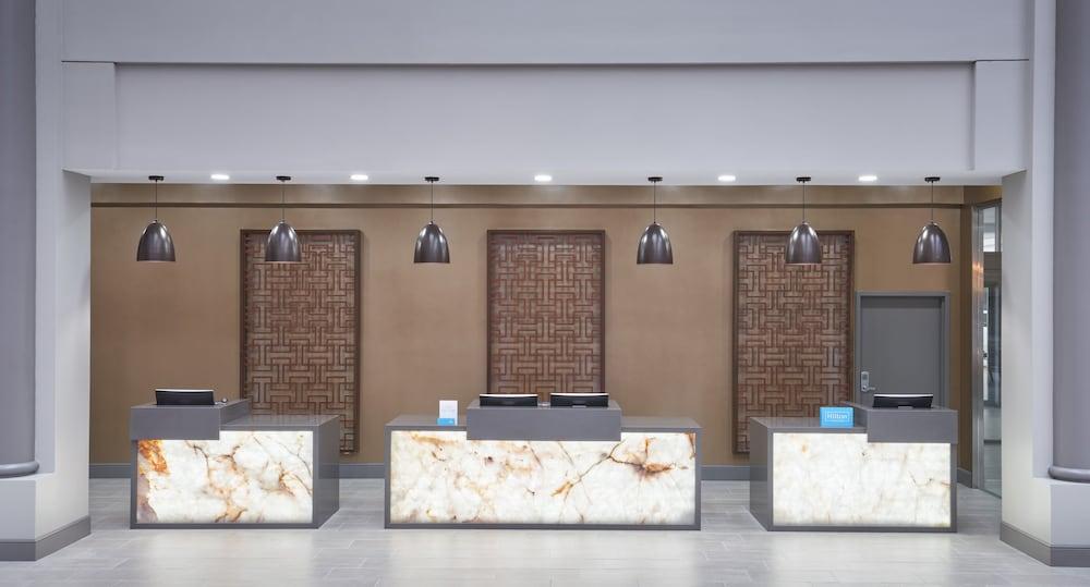 Hilton Houston North Hotel Bagian luar foto