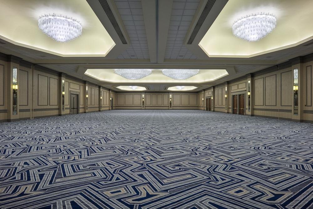 Hilton Houston North Hotel Bagian luar foto