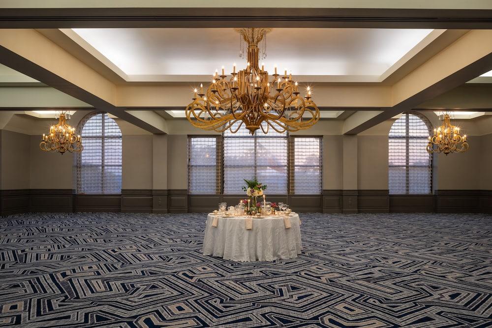 Hilton Houston North Hotel Bagian luar foto
