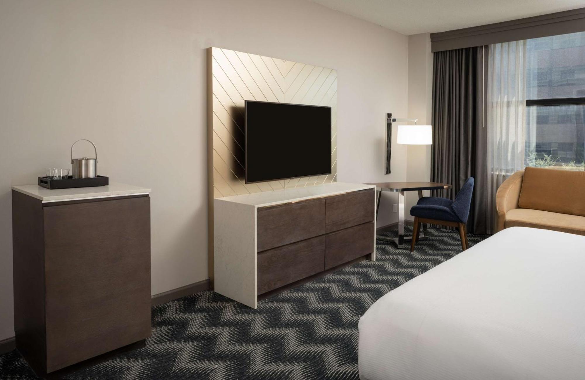 Hilton Houston North Hotel Bagian luar foto