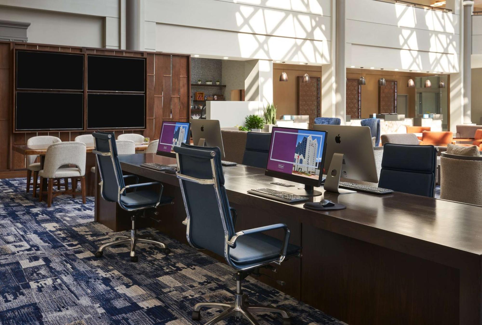 Hilton Houston North Hotel Bagian luar foto