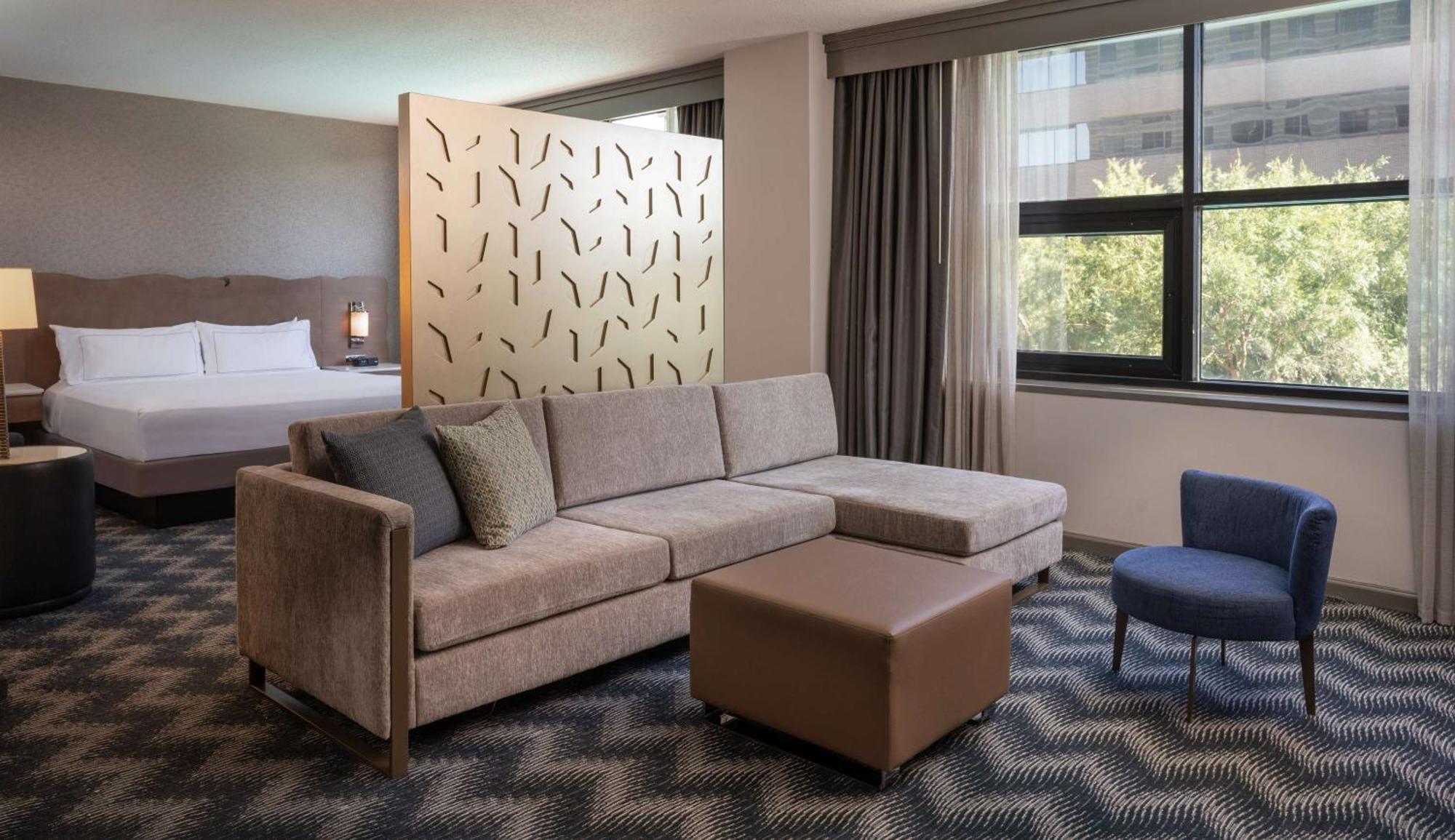 Hilton Houston North Hotel Bagian luar foto