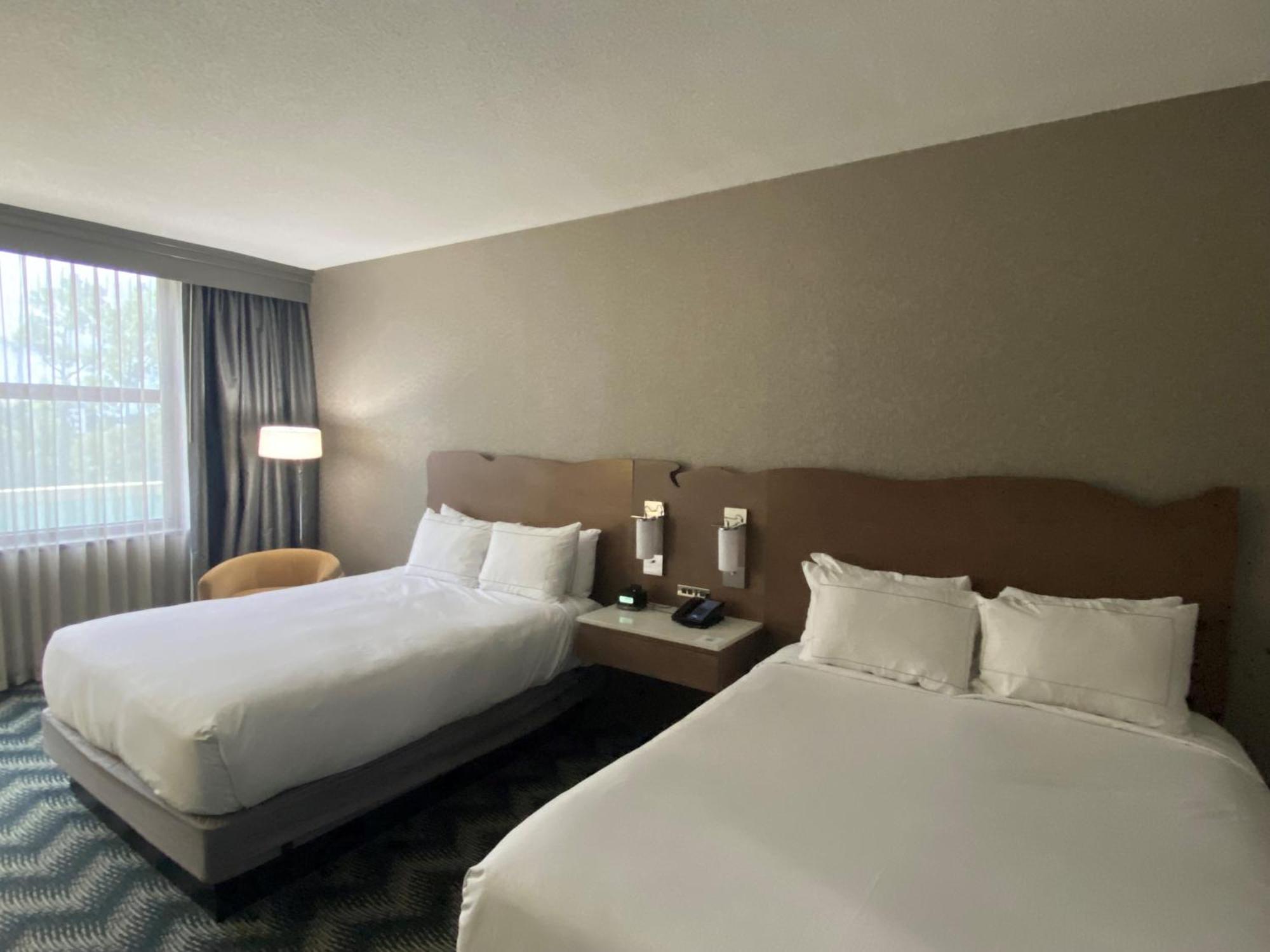 Hilton Houston North Hotel Bagian luar foto