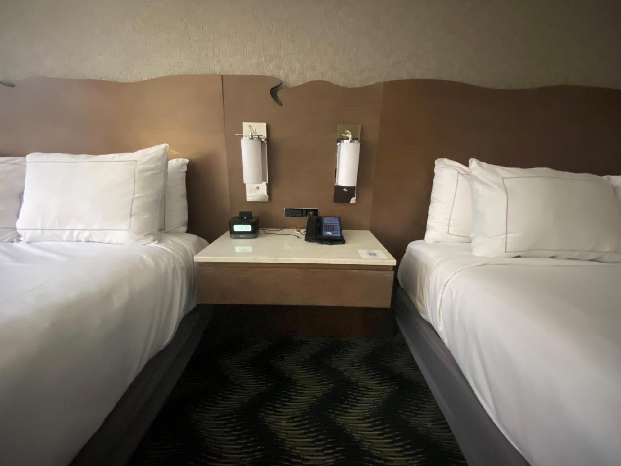 Hilton Houston North Hotel Bagian luar foto