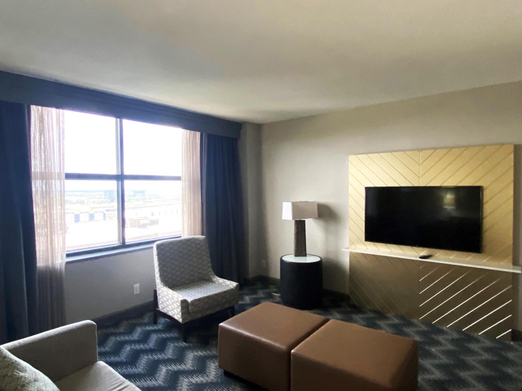 Hilton Houston North Hotel Bagian luar foto