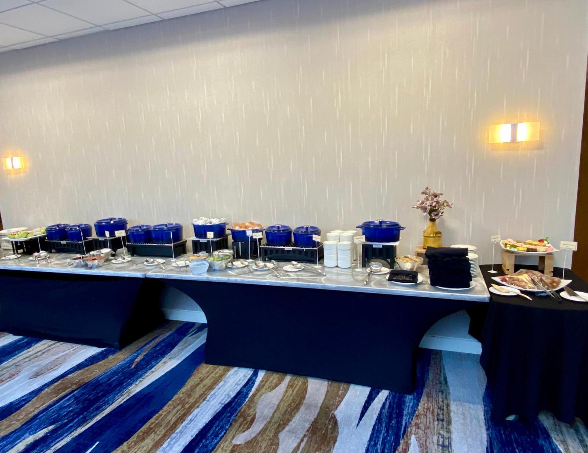 Hilton Houston North Hotel Bagian luar foto