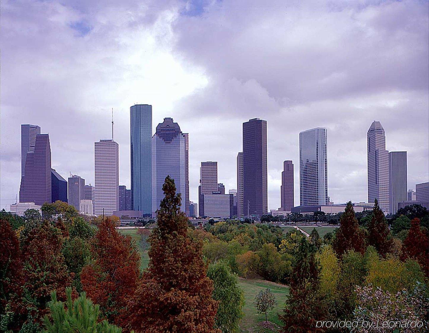 Hilton Houston North Hotel Bagian luar foto
