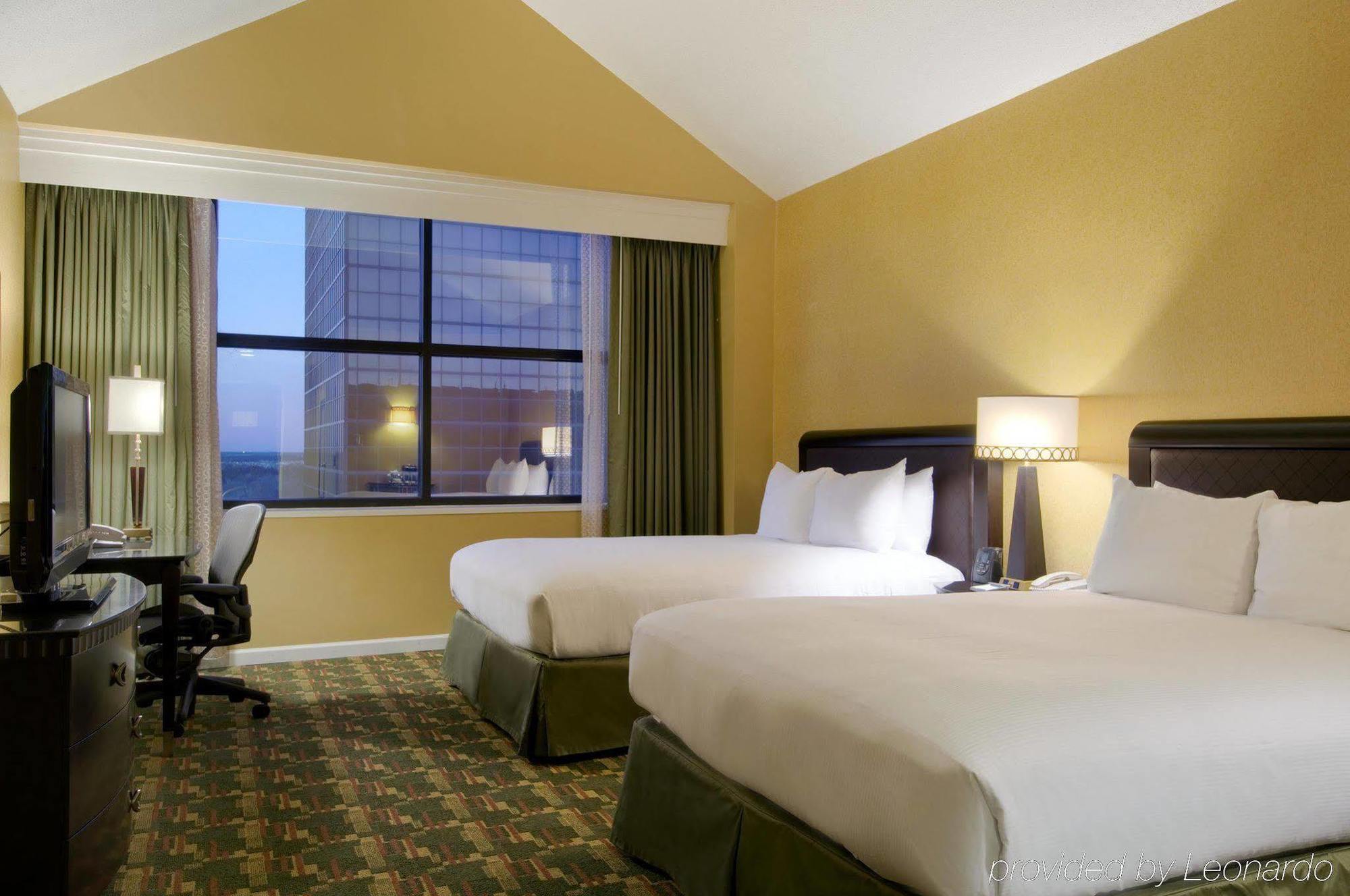 Hilton Houston North Hotel Bagian luar foto